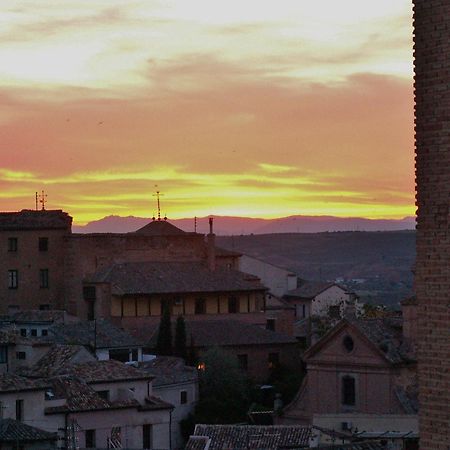 Oasis Backpackers' Toledo Hostel Exterior photo