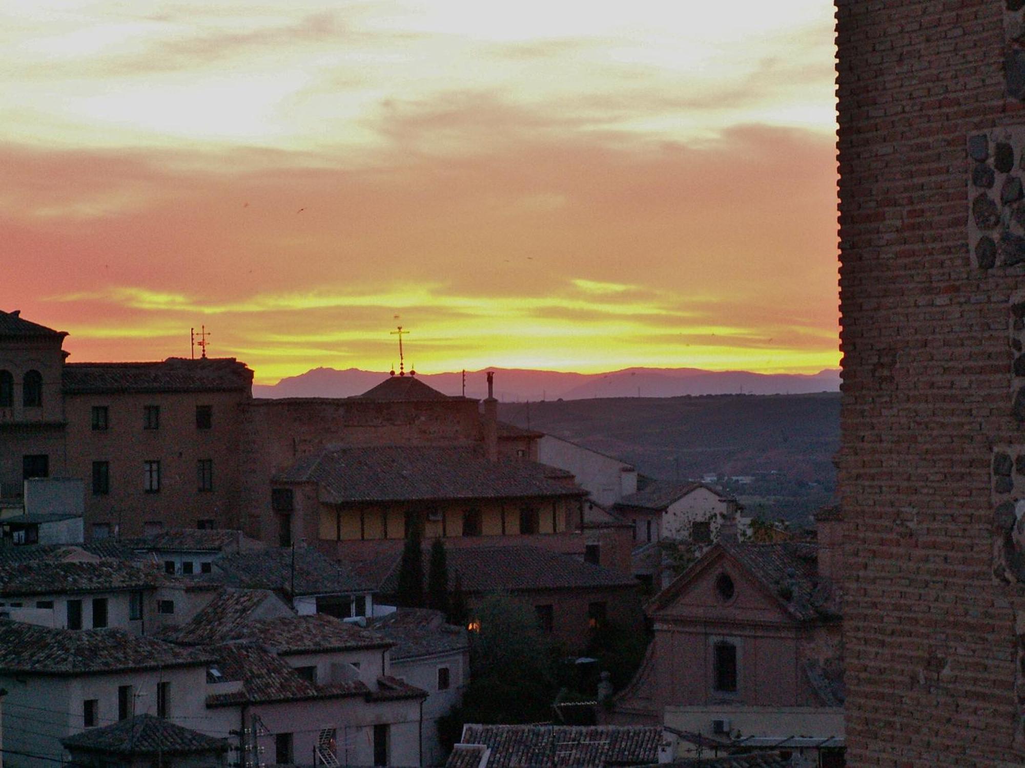 Oasis Backpackers' Toledo Hostel Exterior photo