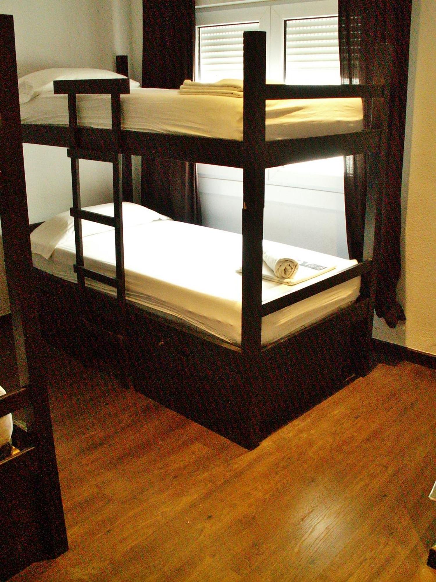 Oasis Backpackers' Toledo Hostel Room photo
