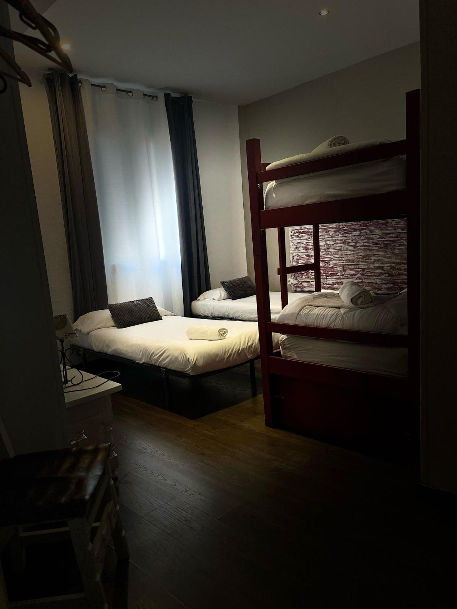 Oasis Backpackers' Toledo Hostel Exterior photo