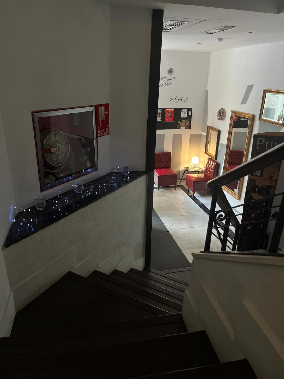 Oasis Backpackers' Toledo Hostel Exterior photo